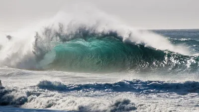Гипнотизирующие полупрозрачные волны бушующего моря в картинах Ивана  Айвазовского
