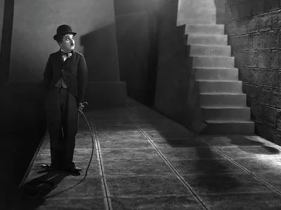 Фильмы Чарли Чаплина: смотреть онлайн «Огни большого города», «Золотая  лихорадка», «Час ночи».
