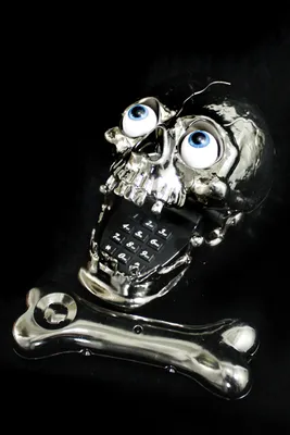 Телефон в виде черепа» — создано в Шедевруме