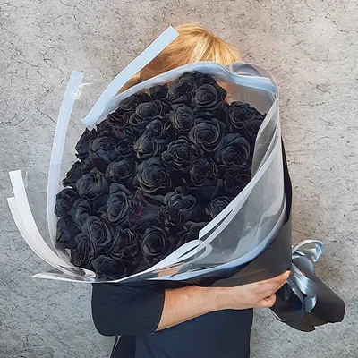 Черные розы в коробке - 131 шт за 24 690 руб. | Бесплатная доставка цветов  по Москве