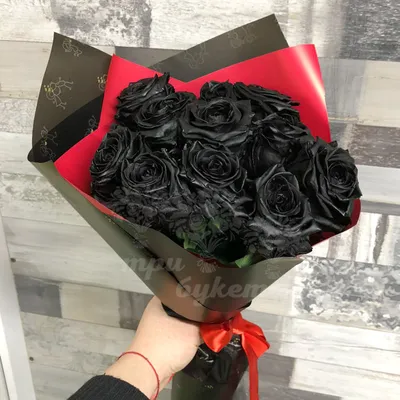 Купить букет из 11 черных роз в Омске