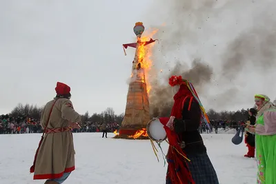 Продажа чучел Масленицы