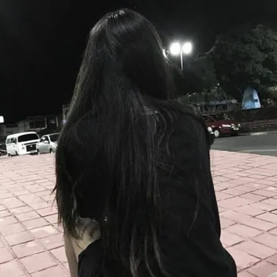 Девушка с темными волосами со спины - 79 фото