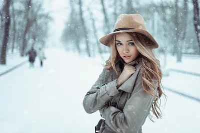Красивая блондинка зимой - красивые фото