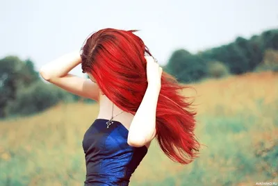 Портрет женщины с красными волосами и яркий блеск составляют Стоковое Фото  - изображение насчитывающей очарование, модель: 117209950