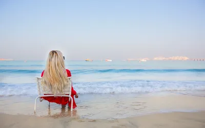 Картинки девушка рыжая со спины у моря (68 фото) » Картинки и статусы про  окружающий мир вокруг