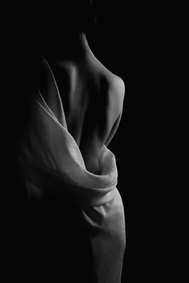 Девушка с голой спиной | Body art photography, Art photography, Photography
