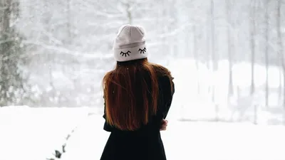 Картинки девушка спиной снег (60 фото) » Картинки и статусы про окружающий  мир вокруг