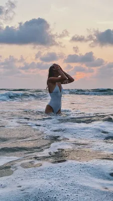 Фото девушки на море на закате | Пляжные фотографии позы, Пляжная  фотография, Пляжные фото