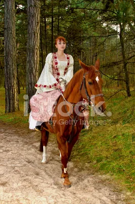Фото девушек верхом на лошади, фото в HD качестве 4200 на 2800 пикс.