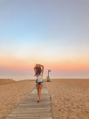 Картинки девушка на пляже спиной