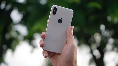 I Tried The iPhone X — And The Killer Feature Is Its Size