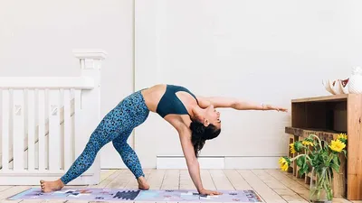 идеи поз для йога челлендж: 11 тыс изображений найдено в Яндекс.Картинках |  Partner yoga poses, Yoga poses for two, Partner yoga