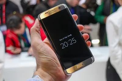 File:Samsung Galaxy S7 edge (25690678361).jpg - Wikipedia