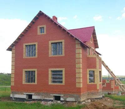 Одноэтажный дом из красного кирпича и красно-коричневого кирпича |  Лесстройпроект