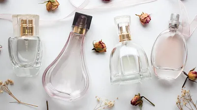 10 лучших российских духов: рейтинг производителей мужских и женских  парфюмерных производителей, брендов из России