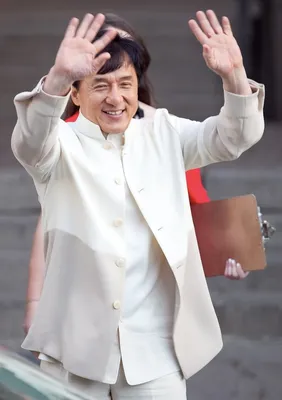 Без дублера в 69 лет: Джеки Чан буквально выживал на съемках новой ленты -  05.05.2023 | Rnews.ru