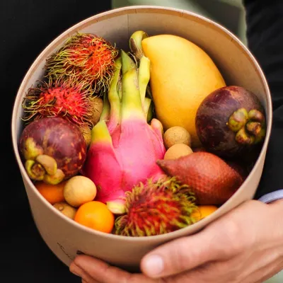 Вкусные экзотические фрукты на цветном фоне :: Стоковая фотография ::  Pixel-Shot Studio