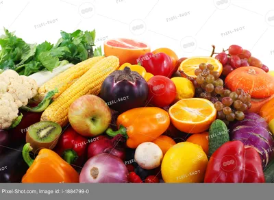 Коллекция различных свежих фруктов и овощей на белом фоне | Премиум Фото