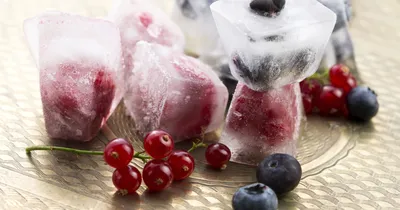 Как в формочке для льда , сделать красивые кубики из фруктов и цветов |  Кулинарный канал Виктории | Дзен
