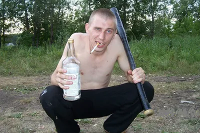 Самые трэшовые российские игры: RPG про гопников, «Симулятор сидения у  подъезда» и Duke Nukem в России