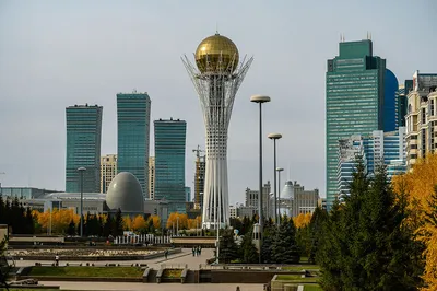 панорамный снимок центра города казахстана астана с его современными  зданиями в течение дня Редакционное Фото - изображение насчитывающей лето,  улица: 220756386