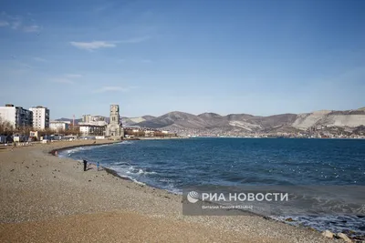 морской набережной города Новороссийска Редакционное Фотография -  изображение насчитывающей побережье, гора: 235261422