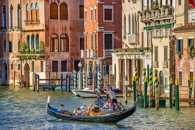 Власти Венеции запретят приезжать в город туристам, которые ходят в  купальниках и едят в неположенном месте | Портал «Европульс»