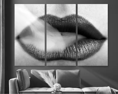 Фото Женские губы и шея на черном фоне