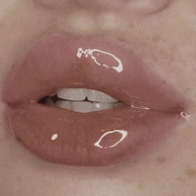 beige #бежевый #aesthetic #эстетика #lips #губы #wallpaper #обои  #foundalighter | Гладкие губы, Губы, Макияж