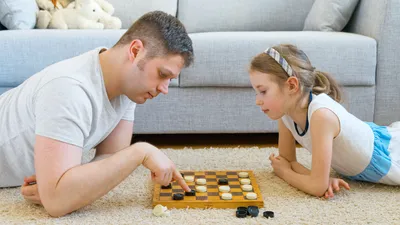 Как правильно играть в шашки: пошаговая инструкция, как научиться хорошо  играть в шашки, с видео и правилами для начинающих