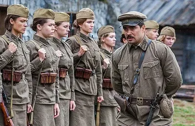 10 советских актрис, которым стоит только надеть униформу, и от них не  оторвать глаз