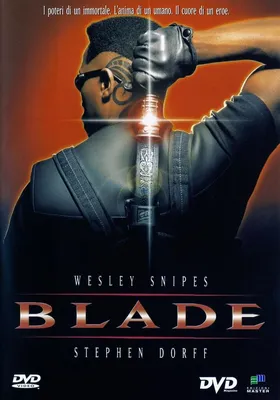 Блэйд (Blade) (1998, фильм) - «\"Вампир-полукровка защищает людей от своих  кровососущих собратьев. Вампирам не место на Земле\".» | отзывы