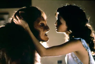 В сети появился отрывок из фильма \"Красавица и чудовище\" с Эммой Уотсон:  песня Белль