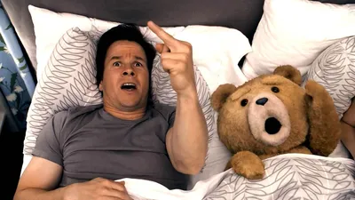 Обои Третий лишний (2012) Кино Фильмы Ted, обои для рабочего стола,  фотографии третий, лишний, 2012, кино, фильмы, ted, медведь Обои для  рабочего стола, скачать обои картинки заставки на рабочий стол.