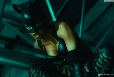 Мишель Пфайффер в костюме женщины кошки из фильма \"Бэтмен возвращается\"