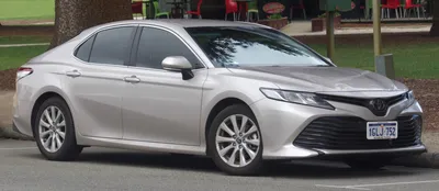 2025 Toyota Camry Goes All-In On Hybrid But It's The Styling That's Most  Memorable