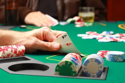 Обои фишки, карты, казино, тузы, покер на рабочий стол