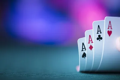 рулетка казино, играющая в покерные фишки Стоковое Изображение -  изображение насчитывающей отдых, богато: 218713035