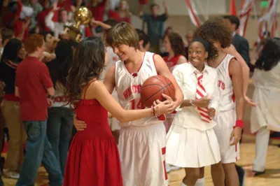 Download wallpaper Классный мюзикл: Выпускной, High School Musical 3:  Senior Year, film, movies free desktop wallpaper in the resolution  1280x1024 — picture №24511