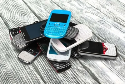 Как я купил старые кнопочные телефоны и нашел в них осколки чужих жизней