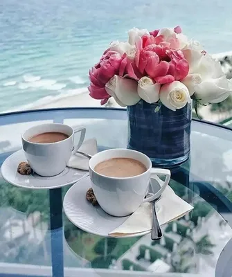 Кофе у моря на курорте портофино красивая италия природа импрессионизм  искусство | Премиум Фото