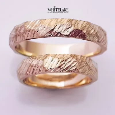 Золотые обручальные кольца с грубыми гранями - купить в Whitelake