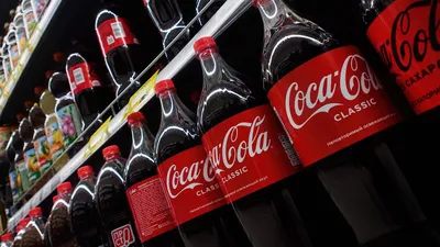 Продукцию Coca-Cola ждет ребрендинг. Напитки компании теперь будут  продаваться под именем «Добрый кола» | Sobaka.ru