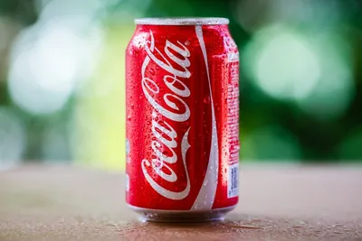 Кока-кола и диетической колы на дисплее.. Продукты кокса являются одними из  лучших в сша по продаже напитков Pop соды. Редакционное Фото - изображение  насчитывающей напитка, известно: 207668691