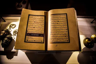 Книга настольная Коран Абу Адель перевод hikma 17854582 купить за 996 ₽ в  интернет-магазине Wildberries