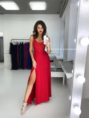 Маленькое красное платье — идеальный наряд на Новый год 2022 | theGirl