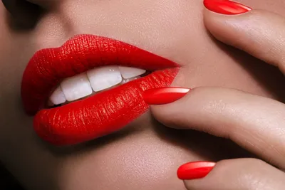 Макияж с красными губами: 9 примеров для вдохновения