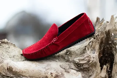 Мужские повседневные кожаные туфли без застежек, красные мокасины на  плоской подошве для вождения, мягкие дышащие Нескользящие лоферы на низком  каблуке, новинка 2023 | AliExpress