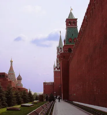 Боровицкая башня Кремля. Анюта, 10 лет. Акварель, простой карандаш, А3.